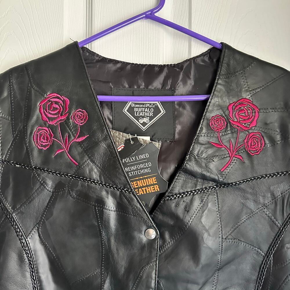 NWT Diamond Plate Buffalo Leather Vest Embroidered Roses Womens Size 5XL - Picture 2 of 7